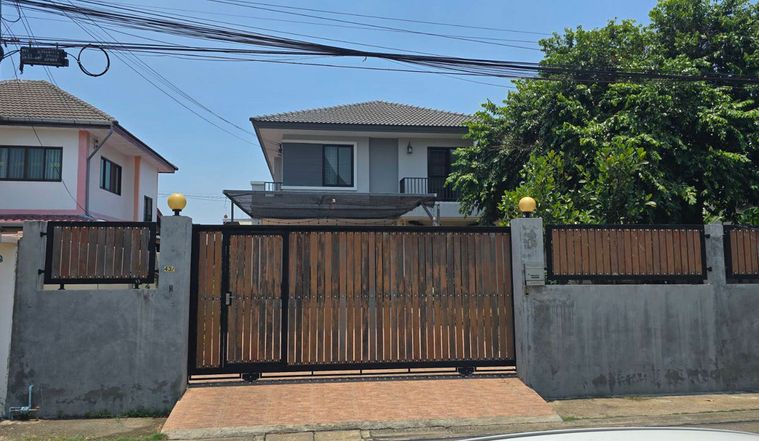 Call : 082-846-1196 ขายบ้านเดี่ยวดอนเมือง ถนนเทิดราชัน แขวงสีกัน เขตดอนเมือง เนื้อที่ 96 ตารางวา 3 ห้องนอน 2 ห้องน้ำ ใกล้สนามบินดอนเมือง