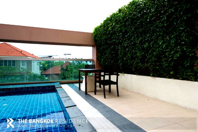 Condos for sale : Great price, prime location Life Ratchadapisek near MRT Huai Khwang Station