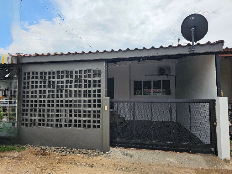 รูป ขายทาวน์เฮ้าส์รีโนเวทใหม่ พร้อมอยู่ หมู่บ้านเอื้ออาทร เมืองเก่า
บ้านสวย ปรับปรุงใหม่  พร้อมเข้าอยู่ได้ทันที - รูปที่ 3/14