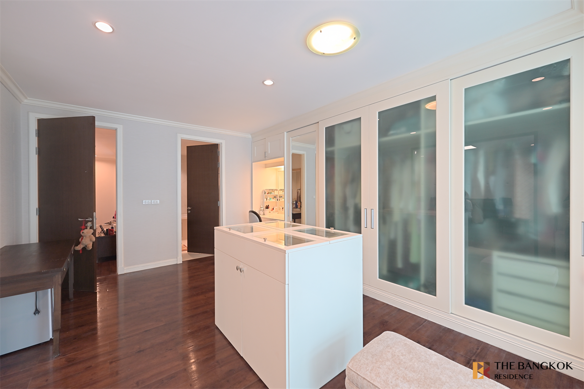 picture Luxury Unit, Ready for You Without the Wait Leticia Luxuries residence rama9 - 9/10