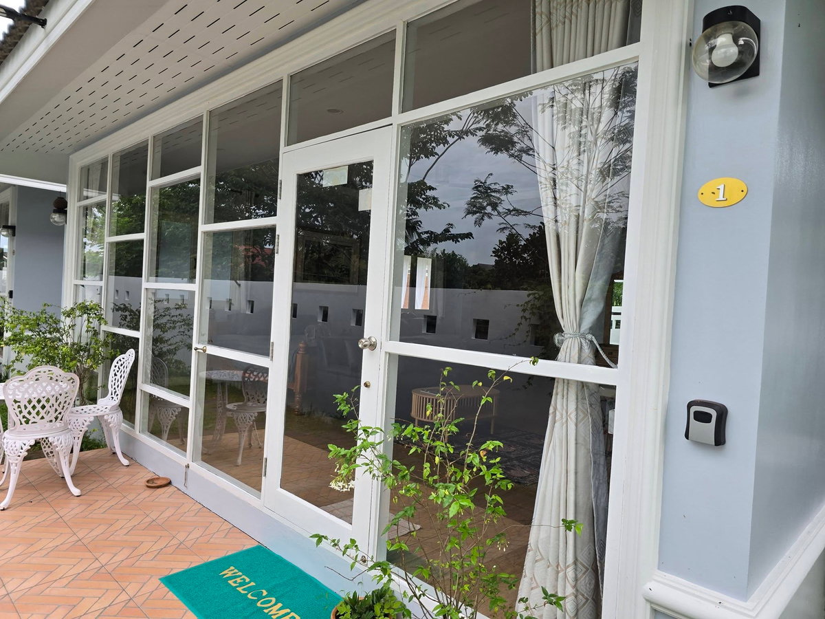 รูป ขายถูกรีสอร์ทขนาดเล็กเชียงใหม่  หางดง สันผักหวาน มีเพียง 4 หลัง สามารถดำเนินกิจการต่อได้ทันที - รูปที่ 2/14