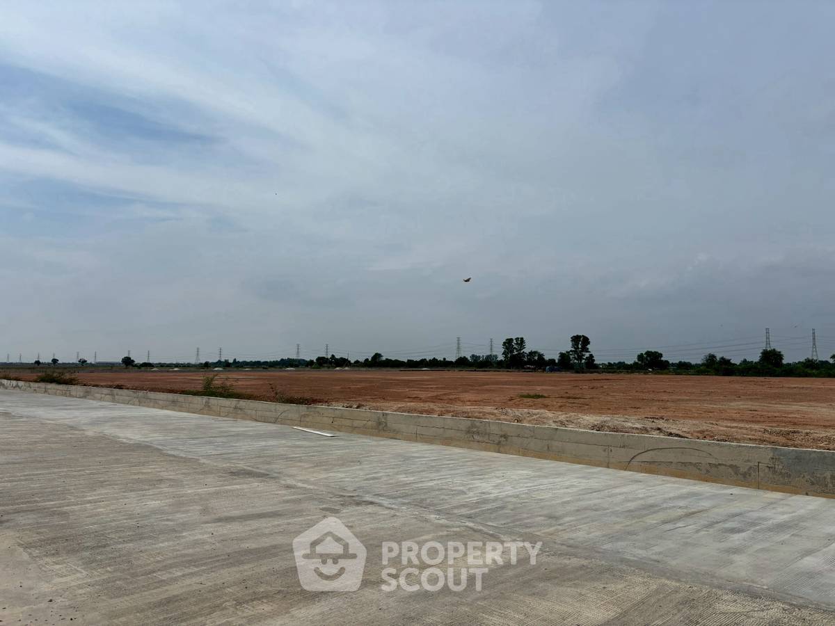 picture 8,000 m² Land for Sale in Chomphon (ID 2933084) - 1/4