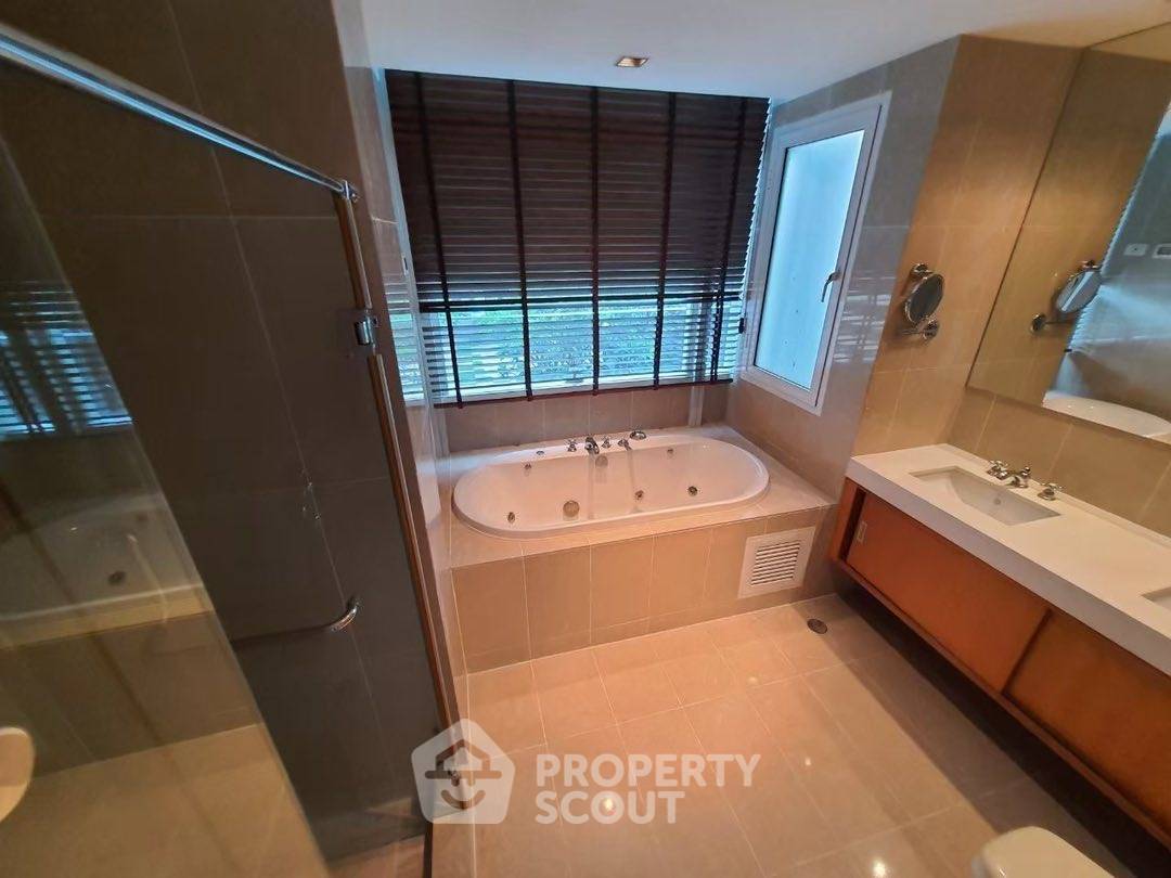 picture 3-BR Condo at Athenee Residence near BTS Phloen Chit (ID 2946632) - 5/11