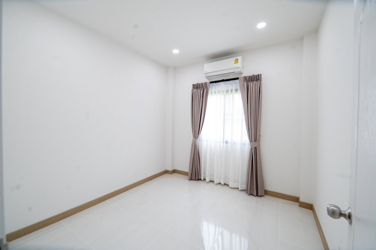 picture Two-storey detached house for rent with 5 bedrooms and 4 toilets. #AHD-H1097 - 20/27