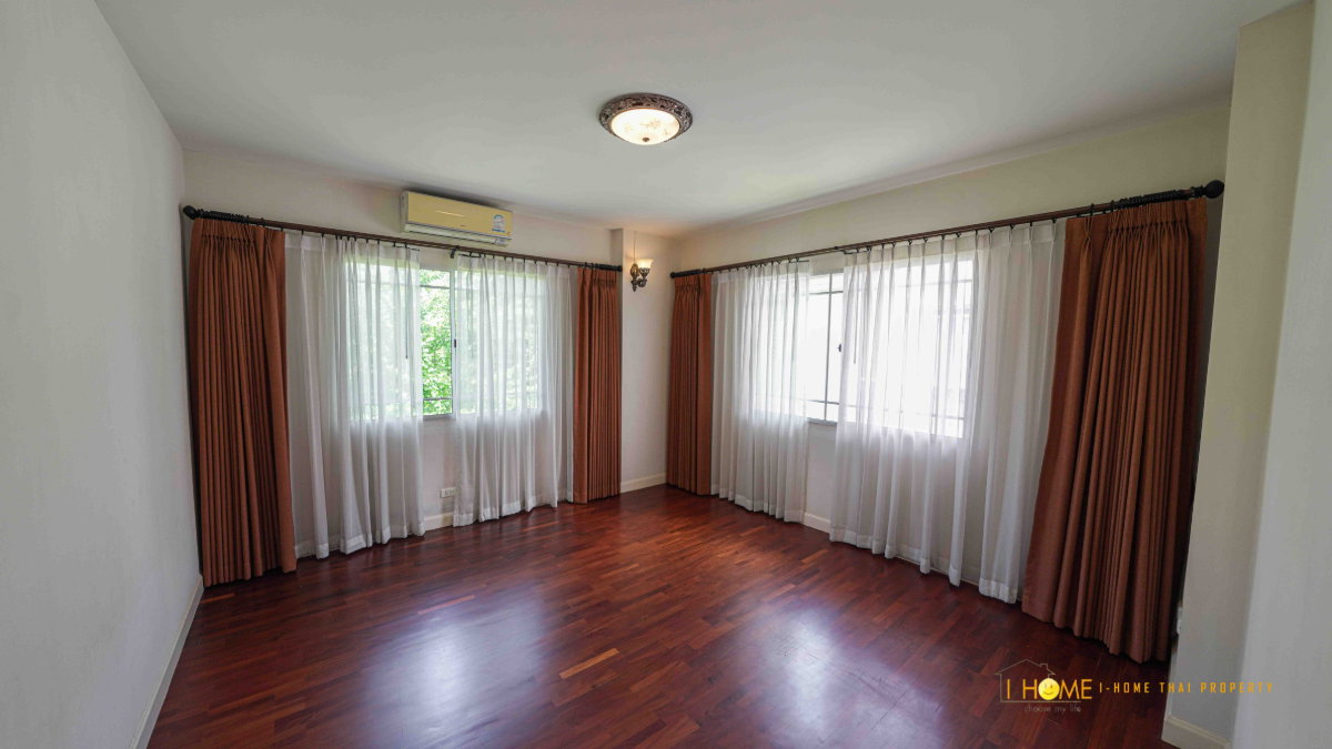 picture A house two storey for rent with 3 bedrooms,4 toilets and 1 kitchen. #ASS-H0260 - 30/38