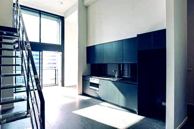 Condos for sale : SL180/[Sale] Luxury condo with high ceilings, prime location next to famous school: The Lofts Silom (The Lofts Silom)