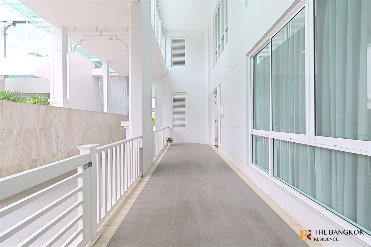 picture Luxury Unit, Ready for You Without the Wait Leticia Luxuries residence rama9 - 4/10