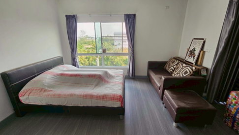 Urgent! 3-storey townhouse for rent at Sammakorn Avenue Suvarnabhumi 4 bedrooms, 4 bathrooms, 2 parking spaces. Fully furnished