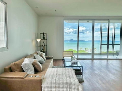 Luxury condo for sale at the cove pattaya offering panoramic views of pattaya  157 sq.m.