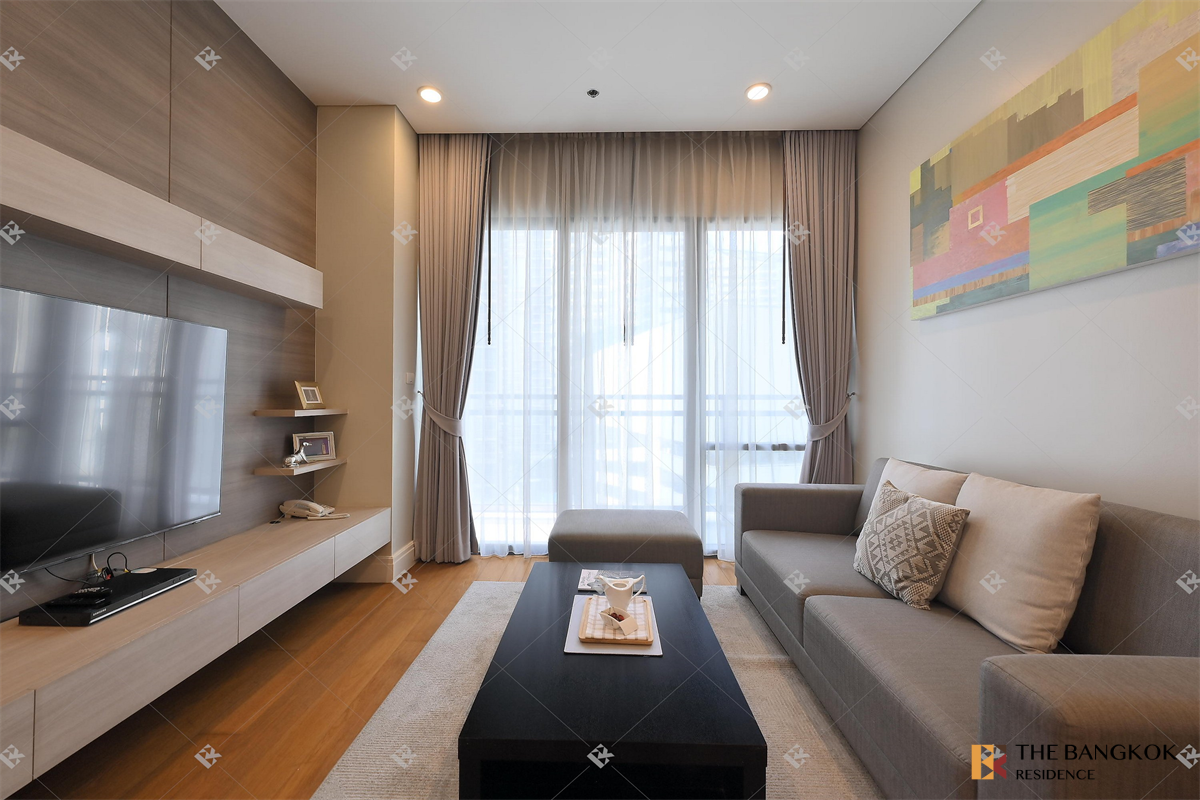 picture Bright 24 New Experience with a Condo in Prime Location - 8/10