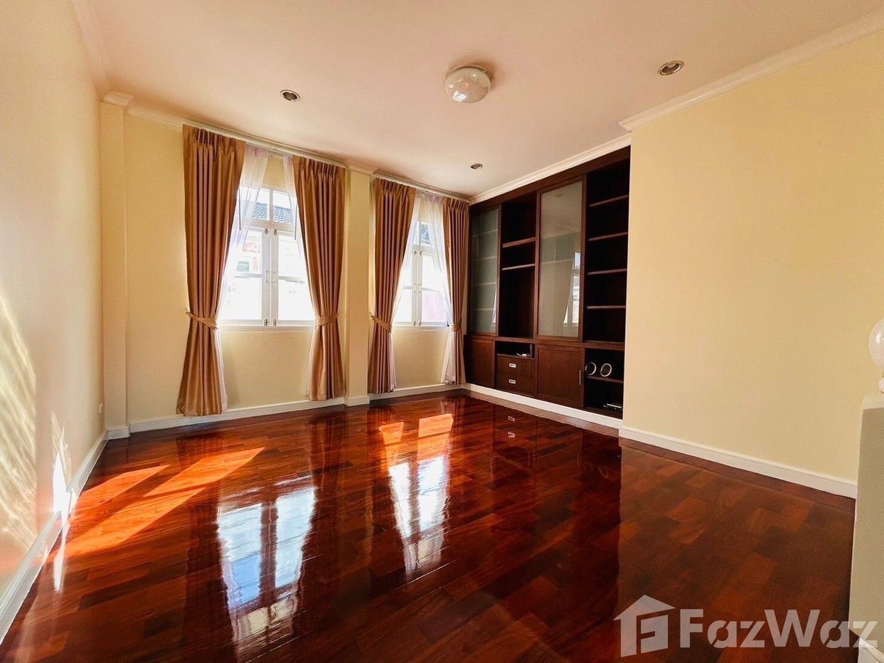 picture Golden Nakara For Rent 1722360 - 8/14