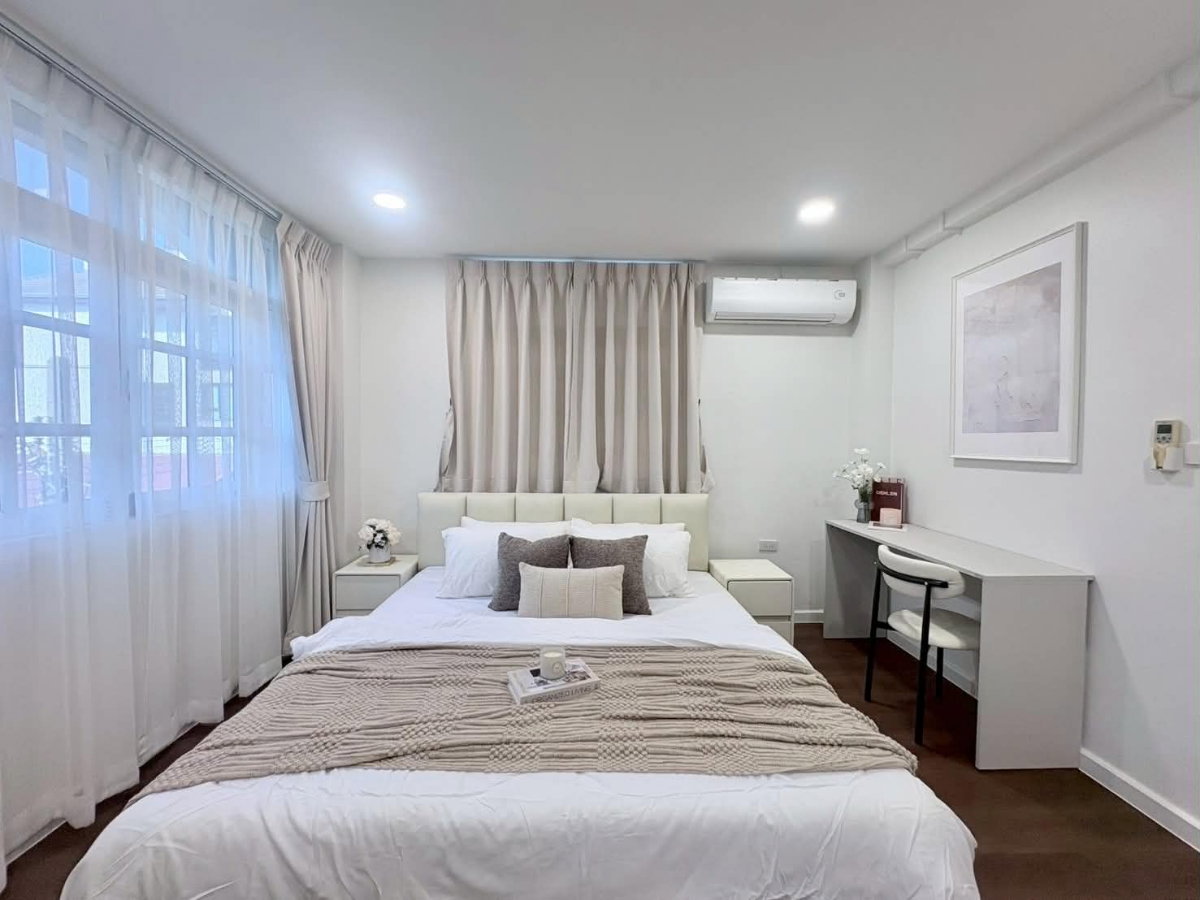รูป 🏡✨ ให้เช่า Townhouse 3 ชั้น — รัชดานิเวศน์ แยก 4 บ้านสวย ฟีลอบอุ่น ทำเลใจกลางเมือง เข้า–ออกได้หลายเส้นทาง - รูปที่ 5/15