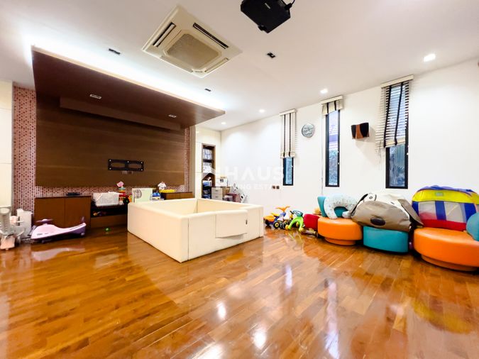 ขายบ้านเดี่ยว 5 ห้องนอน 700 ตร.ม. 125 ตร.ว. เบเวอลี่ ฮิลล์ แจ้งวัฒนะ