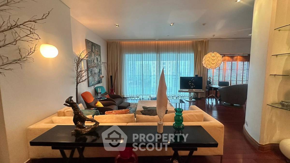 รูป คอนโด 2-ห้องนอน ที่ เลอ รัฟฟิเน่ สุขุมวิท 39 คอนโดมิเนียม ใกล้ BTS พร้อมพงษ์ (ID 2896717) - รูปที่ 2/16