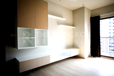 Condos for sale : Location Near Employment, Surrounded by Lifestyles Noble Refine near BTS Phrom Phong