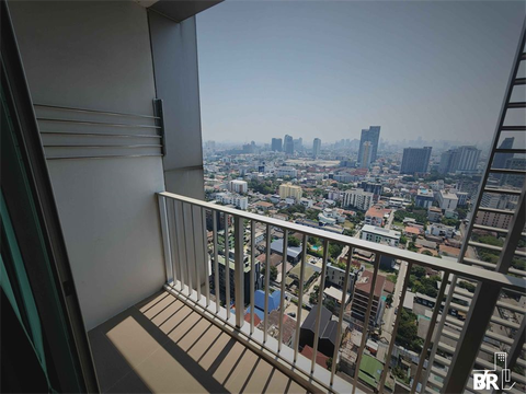 Abstracts Phahonyothin Park near BTS Ha Yaek Lat Phrao Full-featured common area