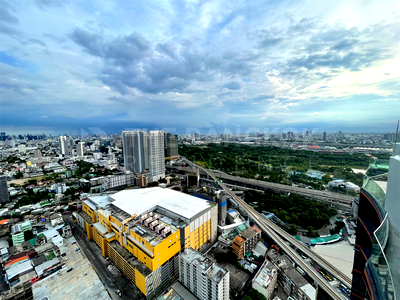 Condos for sale : Life Ladprao Valley Condo in High-potential, Central City Location near BTS Ha Yaek Lat Phrao