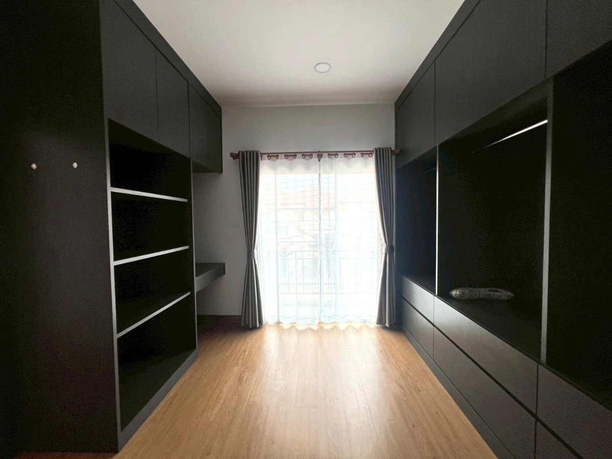 รูป  บ้านในโครงการทำเลย่านเศรษฐกิจ พร้อมคลับเฮ้าส์และสระว่ายน้ำในโครงการ พร้อมระบบรักษาความปลอดภัย 24 ชม  #CSP100925 - รูปที่ 13/17