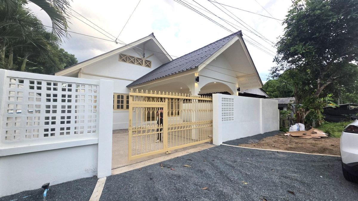รูป บ้านนอกโครงการ รีโนเวทใหม่ ใกล้สิ่งอำนวยความสะดวก #CMR100288 - รูปที่ 2/25