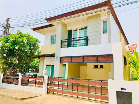Single house for rent in The Urbana 1 project (Chiang Mai-Lampang Super Highway). Usable area 154 sq m.