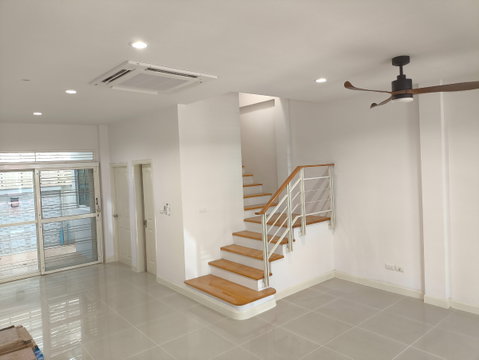 🏡 H174 | For Rent: Newly Renovated 3-Story Townhome at Baan Klang Muang Rama 9-Ladprao | 7 Mins to Ekkamai | Pet-Friendly!
