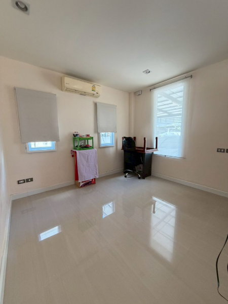 picture Beautiful, well-maintained pre-owned detached house in Magnolia Village, Sriracha, Chonburi. - 6/17