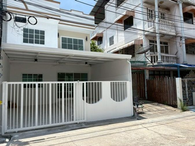 3-bed townhouse for sale, 130 sqm, 24.5 sq wah, Phet Hansa Village