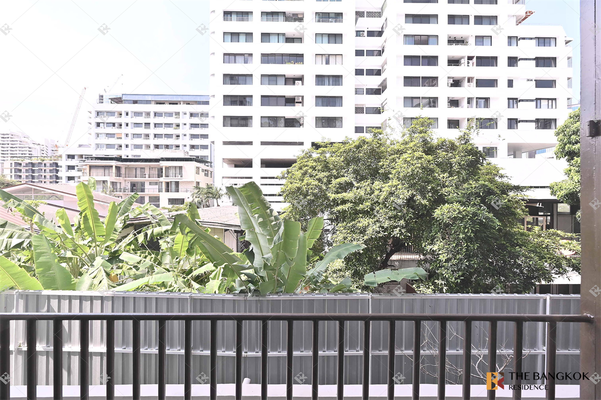 picture Move-in Ready, Just Bring Your Bags Fynn Asoke near BTS Asok - 3/10