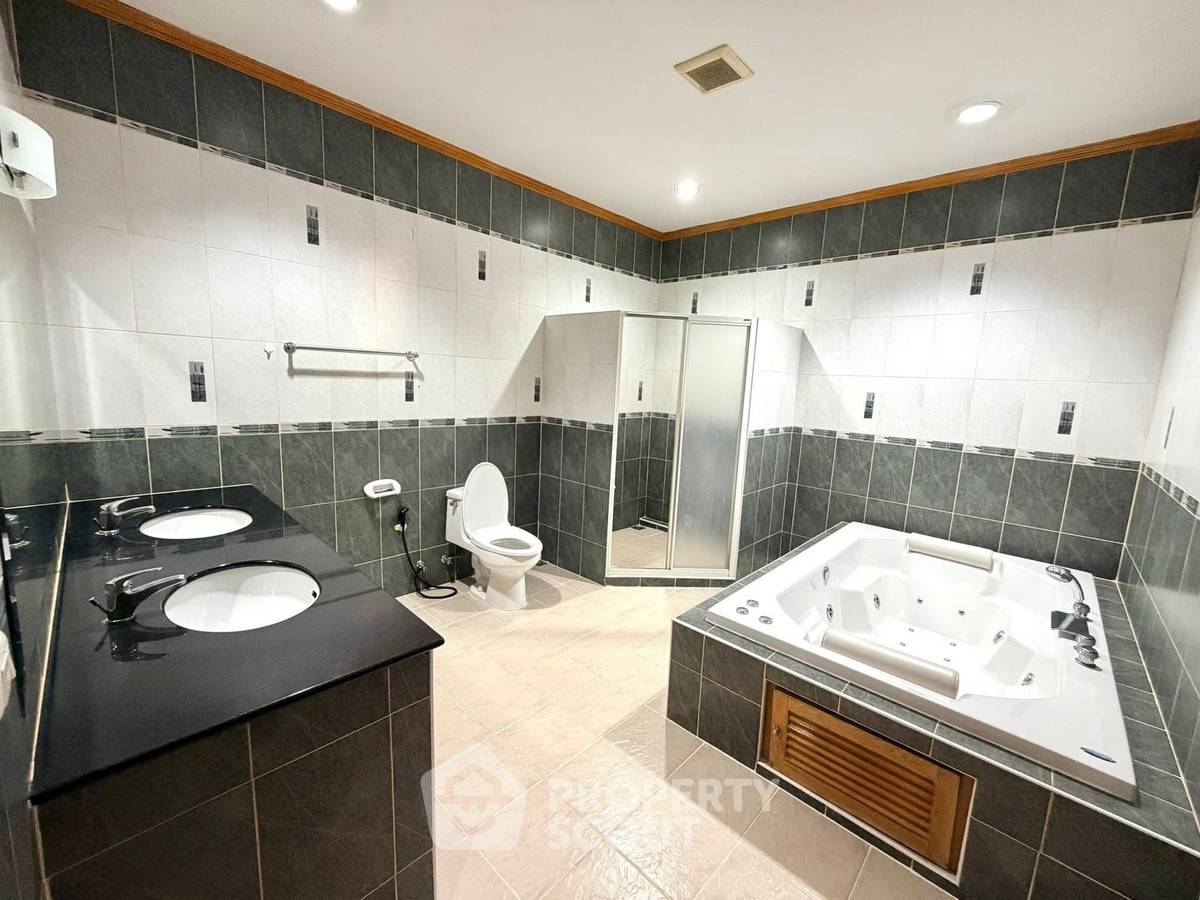 picture 4-BR House close to Map Prachan Lake (ID 2919619) - 9/15