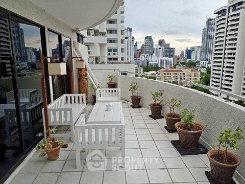 2-BR Condo at Supalai Place Sukhumvit 39 near BTS Phrom Phong (ID 2943542)
