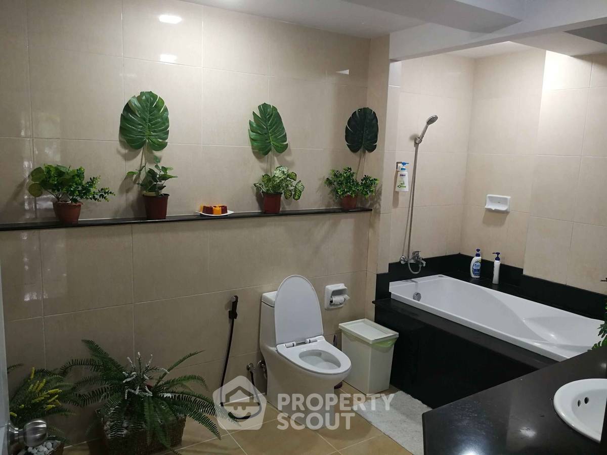 picture 2-BR Condo For Rent At Rawai Seaview Condominium, Chalong/Rawai (ID 1129618) - 2/7