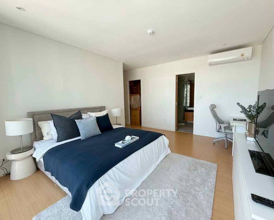 picture 2-BR Condo at Fullerton Sukhumvit near BTS Ekkamai (ID 2842847) - 2/9