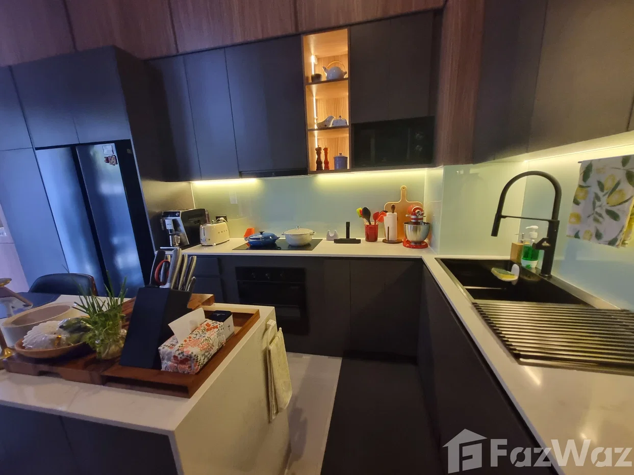picture Stylish, Modern Loft Style Condo - Ideal Location! 6401953 - 4/9