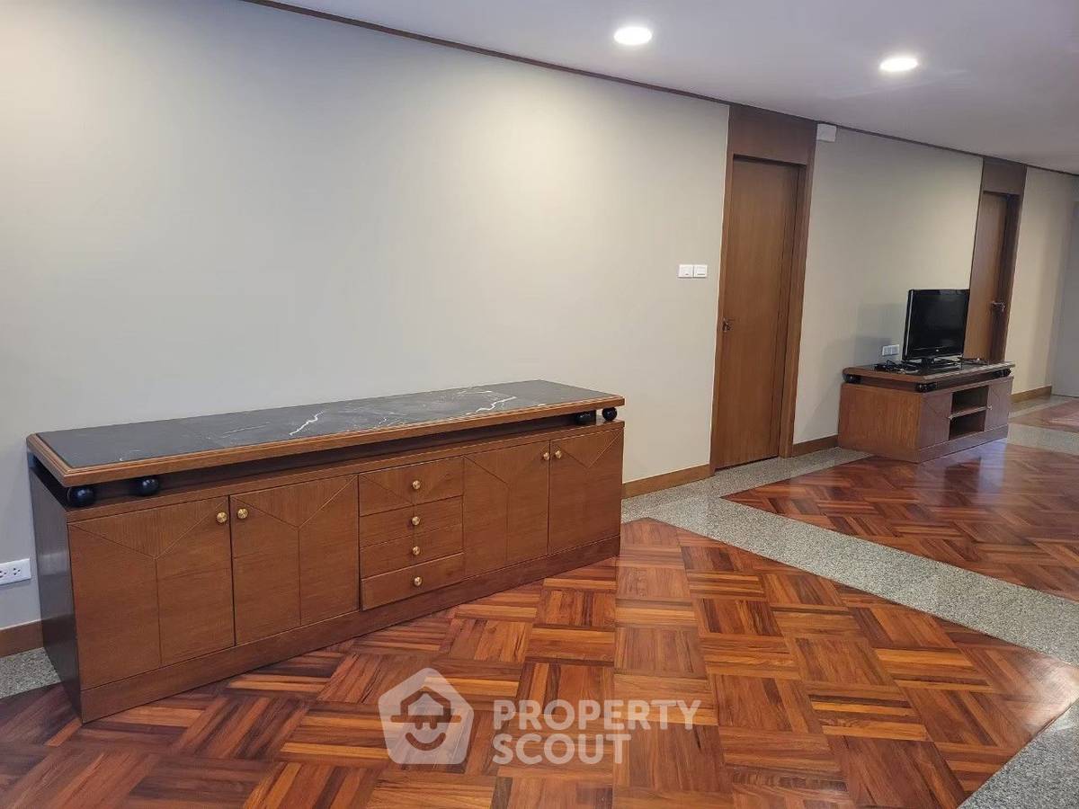 picture 2-BR Condo at United Tower Thong Lor near BTS Thong Lor (ID 2080024) - 11/23