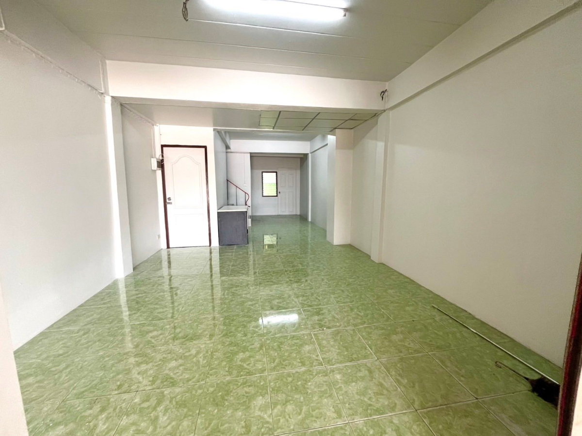รูป บ้าน/โกดัง 2ชั้น ให้เช่า รีโนเวทใหม่ ติดถนนใหญ่ บายพาส ตรงข้ามวาสนาจิวเวลรี่ - รูปที่ 1/8