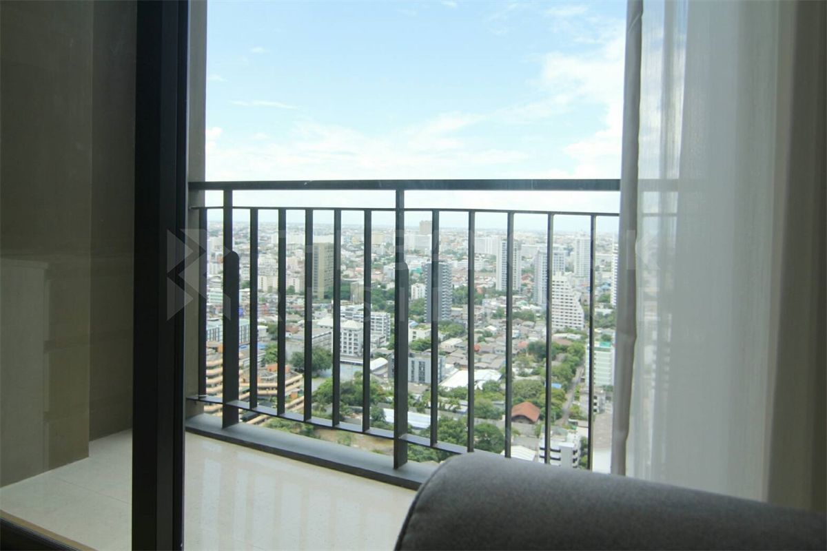 picture Equinox Phahol-Vipha Room available, ready to move in - 10/10