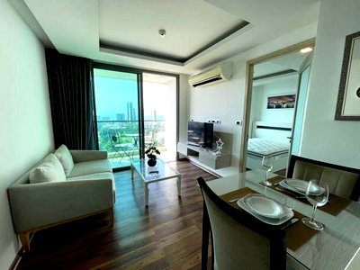 Condos for sale :  Sea view room ready to move in the peak tower condo pratumnak hill for sale 