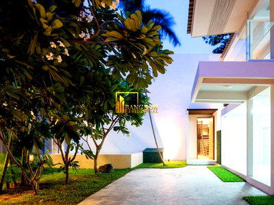 เช่าบ้านเดี่ยว ถนนสุขุมวิท : Remarkable 10 Bedroom Luxury House in Thonglor Area - BR27540SH