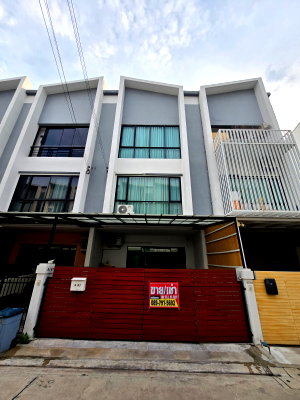 Townhouses for sale : For Sale: 3-Storey Townhome at Cordiz Udomsuk, Fully Furnished & Move-in Ready.