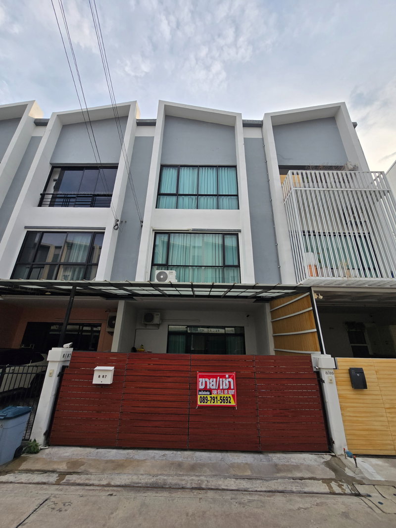 Townhouses for sale : For Sale: 3-Storey Townhome at Cordiz Udomsuk, Fully Furnished & Move-in Ready.