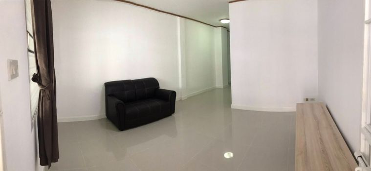 ขายทาวน์โฮม 2 ห้องนอน 17.5 ตร.ว. บ้านมารวย ร่มเกล้า