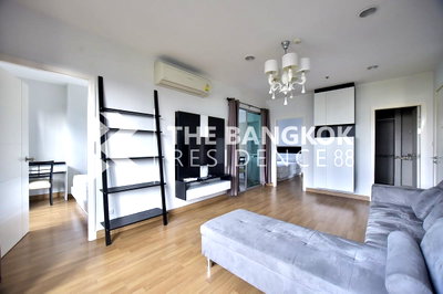 Condos for sale : Easy Start with a City Dweller Lifestyle Centric Ratchada-Suthisan near MRT Sutthisan Station