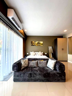 Condos for sale : Chic Condominium For Sell WR-04538