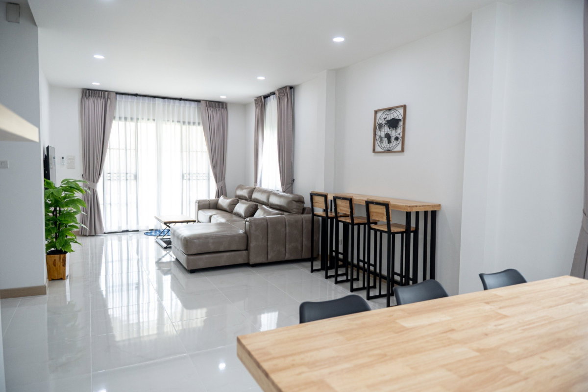 picture Two-storey detached house for rent with 5 bedrooms and 4 toilets. #AHD-H1097 - 10/27