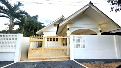 Houses for sale Mae Rim Chiang Mai : Outside of a housing project, newly renovated, close to amenities.  #CMR100288