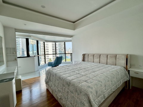 President Park Sukhumvit 24, very large room, pets allowed, Pet Friendly, near the BTS_Do899