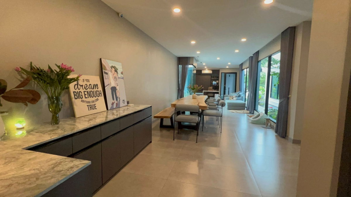 รูป 🔥 บ้านหรูสไตล์ Modern English ทำเลรวมโชค เข้าเมืองง่าย ฟังก์ชันครบ พร้อมอยู่ ฟรีโอน 🔥 - รูปที่ 3/40
