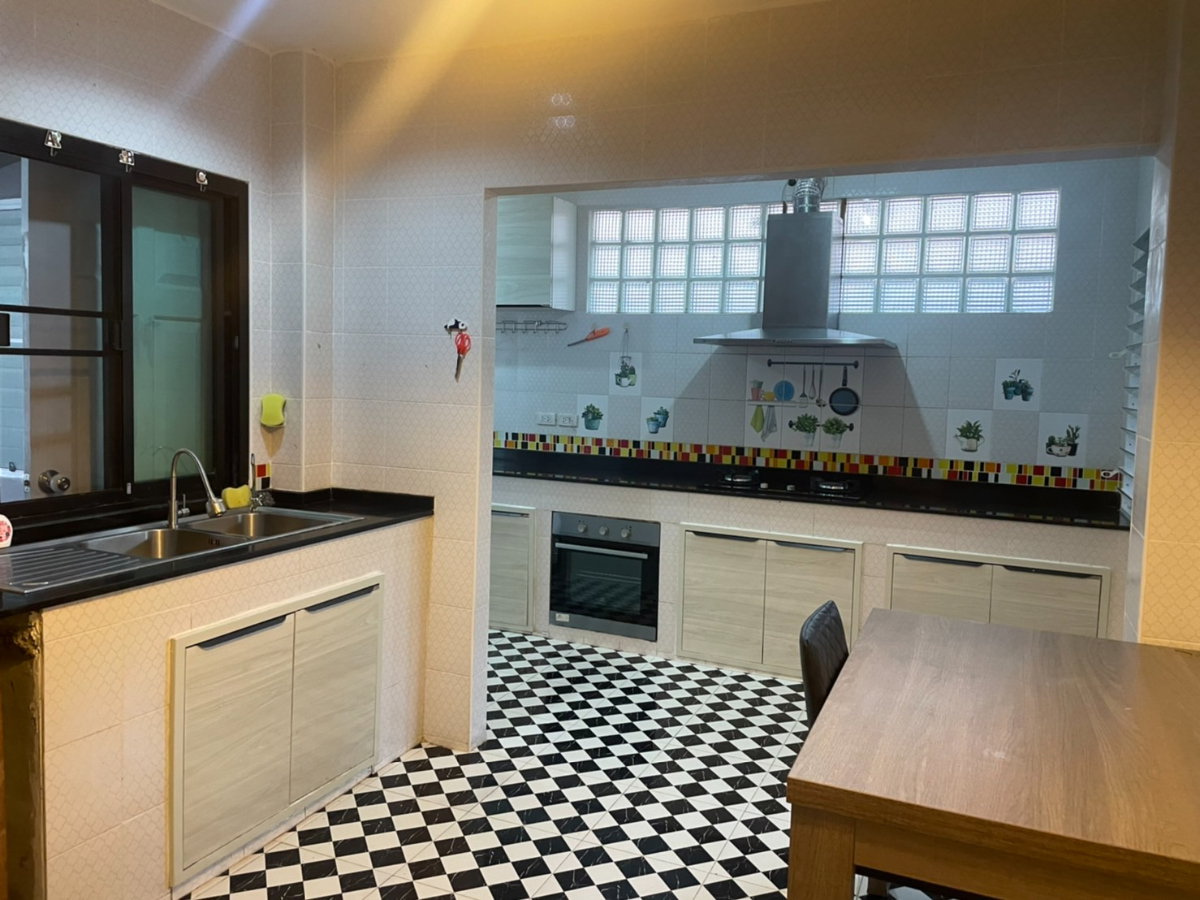 picture Two storey house for rent with 4 bedrooms, 3 bathrooms.  #A4-H0446  - 13/14