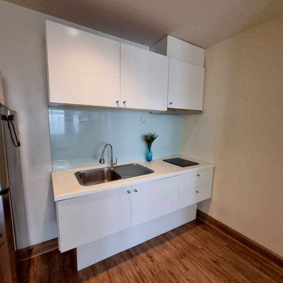 รูป ให้ เช่า : J.W. Boulevard Srivara Condominium พื้นที่ 55 ตร.ม. ห้องหัวมุม - รูปที่ 4/12