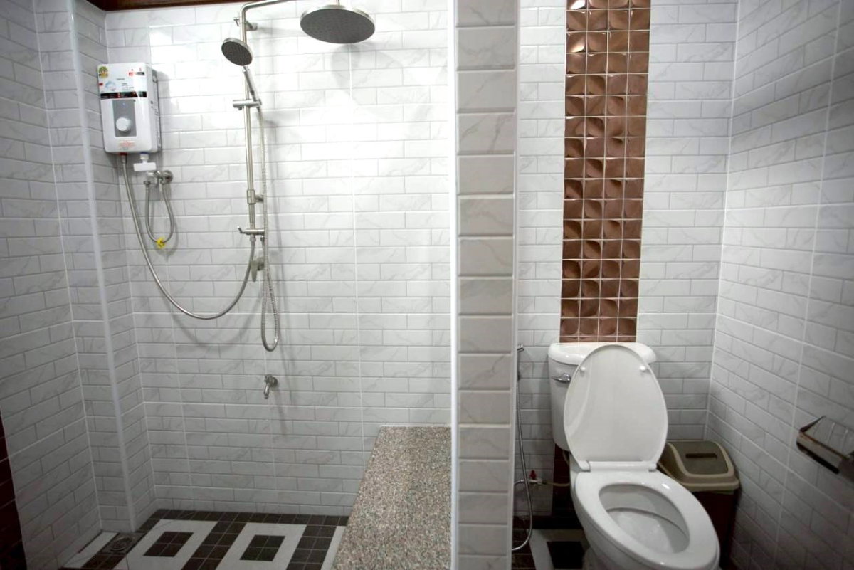 picture Single-storey house for rent with 4 bedrooms,2 toilets and 1 kitchen. #ASP-H0709 - 10/22